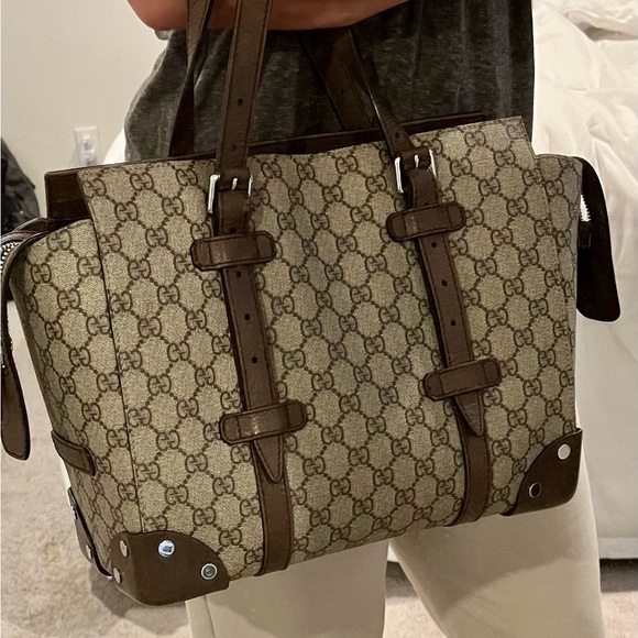 Authentic Gucci GG Supreme Tote Bag. - Picture 2 of 16